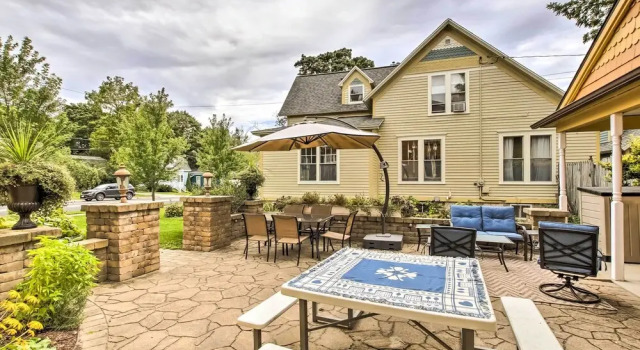 Коттедж с 3 комнатами с балконом Dog-friendly Home w/ Balcony & Yard in Surgeon Bay