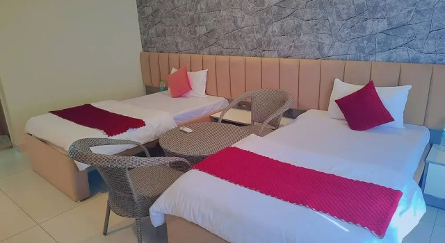 Rohtak Sewa Sadan, Rezerwuj Hotel Hotele w Sikar z parkingiem, Parking