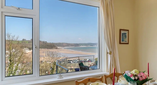 White Sails - Beach and Harbour Views