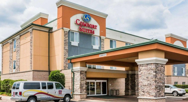 Номер Standard Comfort Suites Southgate-Detroit