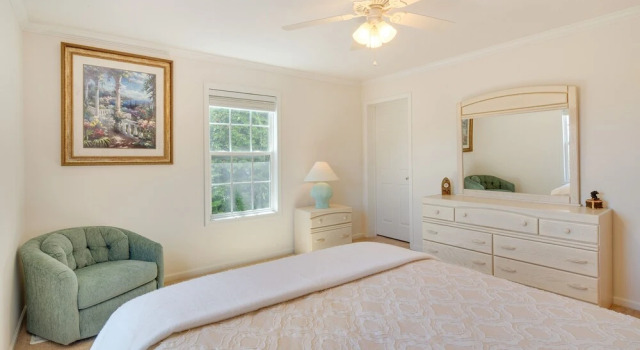 Hendersonville Retreat w/ Mtn Views & Deck!, Брондау Қонақ үй Хендерсонвилл Солтүстік Каролина
