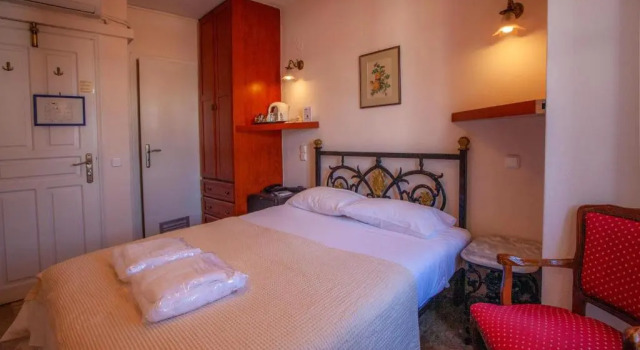 Одноместный номер Standard Byron Traditional Hotel