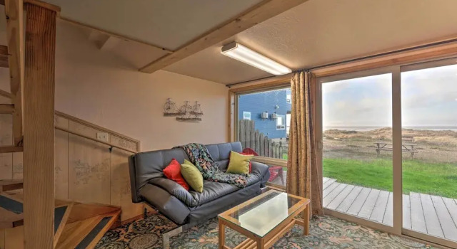 Коттедж c 1 комнатой с балконом Sanderling Sea Cottages, Unit 2: Walk to Coast!