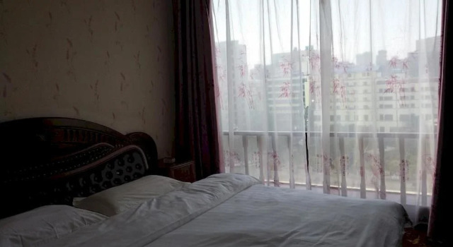 Kunming Dongfanglong Hotel, Rezerwuj Hotel Hotele w Kunming z parkingiem, Parking