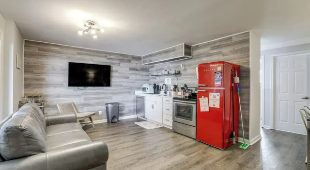 Wildwood Condo: Community Pool, Walk to Beach!
