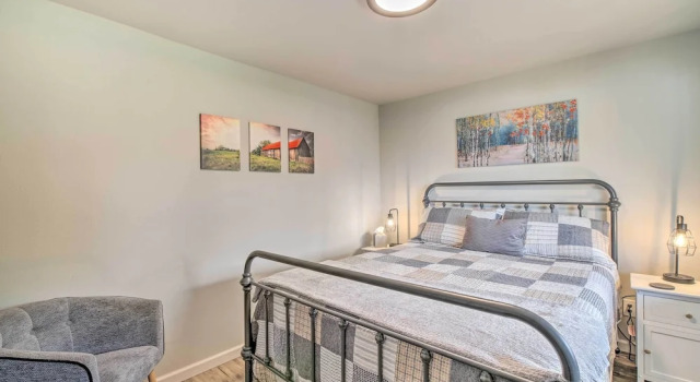 Bright Buckley Apartment in the Heart of Town, Book Apartment Buckley Crystal Mountain Washington