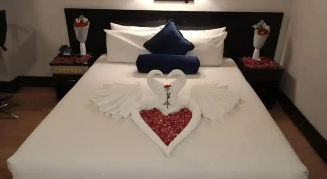 Al-safina Hotel, Rezerwuj Hotel Tanie hotele w Lahaur, w pobliżu Lahore Stock Exchange