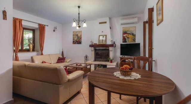 Stunning Home in Labin With Wifi and 2 Bedrooms, Rezervovat Hotel Hotely v Labin s parkováním, Parkování