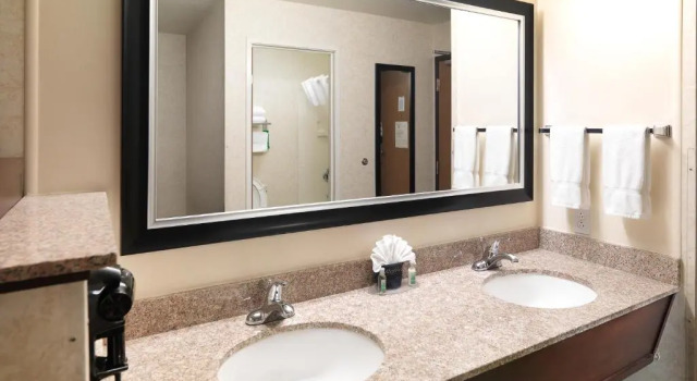 Четырёхместный номер Standard Crystal Inn Hotel & Suites - Salt Lake City