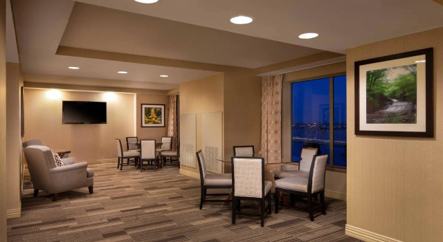 Sheraton Louisville Riverside Hotel, Boek Hotel SPA-hotels in Kentucky, SPA