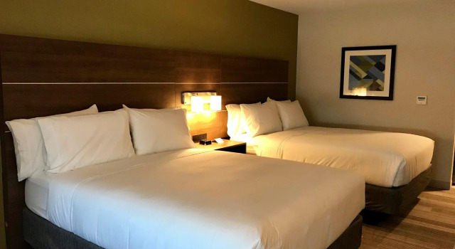 Четырёхместный номер Standard Holiday Inn Express & Suites Pasadena - Los Angeles by IHG