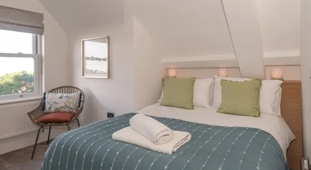 Larkrise, The Penthouse