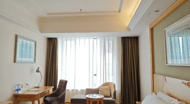 Люкс Superior Vienna Hotel (Langzhong High-speed Railway Station)