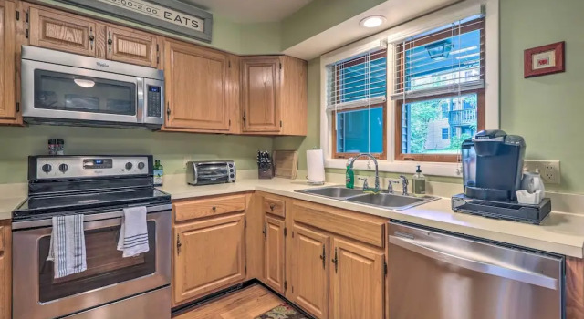Апартаменты Lake Placid Gem w/ Patio & Views < 1 Mi to Beach!