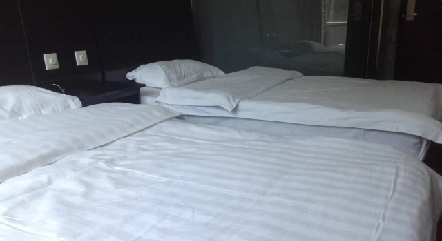 Wanlilu International Youth Hostel, Забронировать Хостел Отели Пекина с парковкой, рядом с Торговый комплекс Oriental Plaza, Парковка