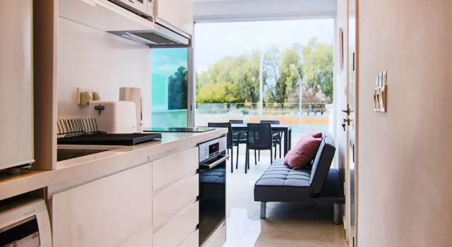 Phaedrus Living: Seaside Luxury Flat Harbour 110, Rezerwuj Hotel Hotele w Pafos z parkingiem, w pobliżu Paphos Archaeological Park, Parking