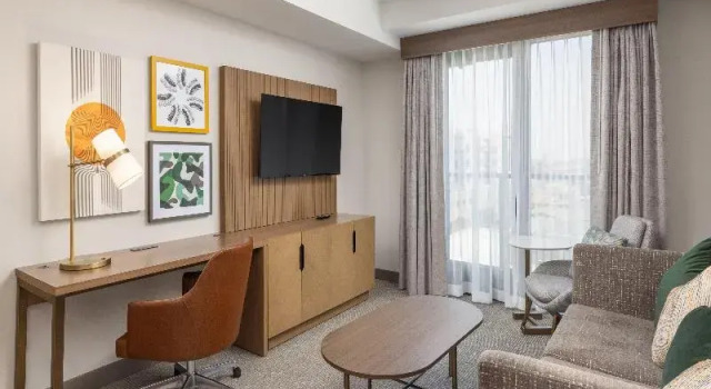 Четырёхместный люкс c 1 комнатой Holiday Inn & Suites Monterey Park - Los Angeles by IHG