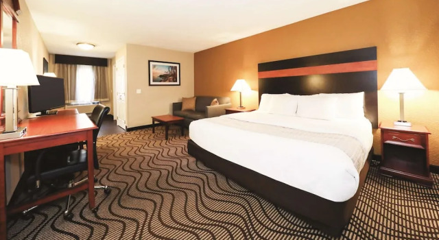 Двухместный номер Deluxe La Quinta Inn by Wyndham Sandusky near Cedar Point