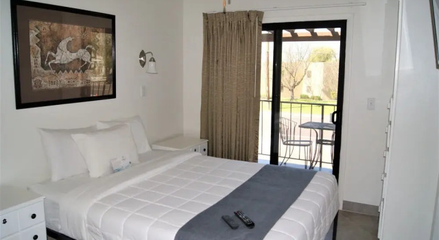 Апартаменты c 1 комнатой с балконом 202 Fully Furnished with WiFi by RedAwning