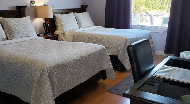 Четырёхместный люкс Superior с красивым видом из окна Antigonish Evergreen Inn