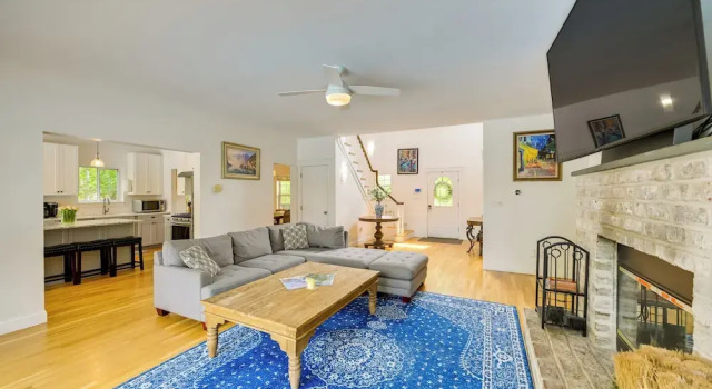 Pet-friendly Southampton Paradise With Pool!, Забронировать Дом для отпуска Коттеджи Саутгемптона, Коттедж