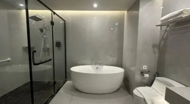 Четырёхместный семейный люкс The MAJULAN Hotel