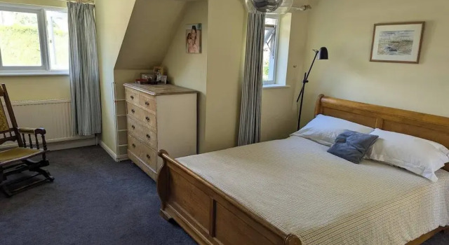 Family Home in Lovely Village With big Garden, Забронировать Дом для отпуска Отели Исторического графства Суссекса с парковкой, Парковка