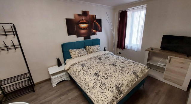 Apartment First December, Varaa Huoneisto Oradea 