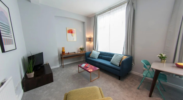 Spacious one Bedroom Flat in South London, Забронировать Отель Отели Лондона 3 звезды, рядом с Razor, 3*