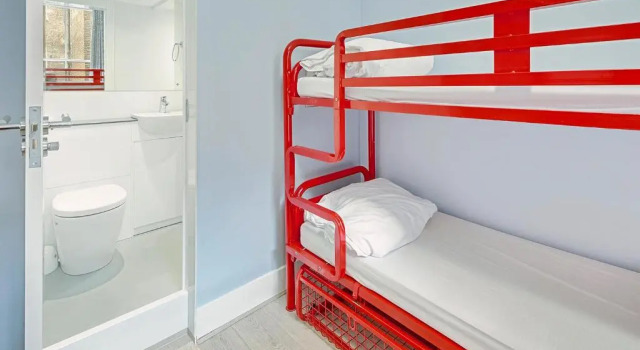 Кровать в общем номере (женский номер) Astor Kensington Hostel