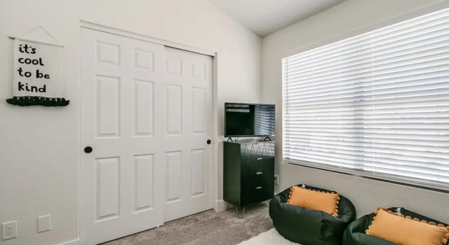 Студия с 4 комнатами Upgraded 4-bdrm Beautiful Home W/pool!