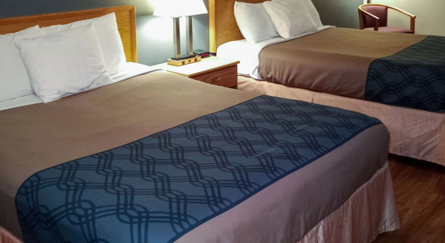 Четырёхместный номер Standard Econo Lodge Maquoketa