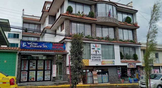 Water Palace Hostal