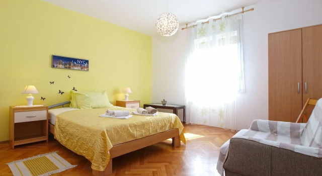 Apartment 686