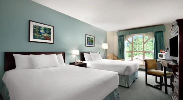 Четырёхместный номер Standard с видом на озеро Harrison Lake Hotel