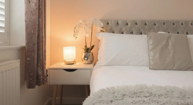 Коттедж Stunning 2 BD with Patio & Free Parking