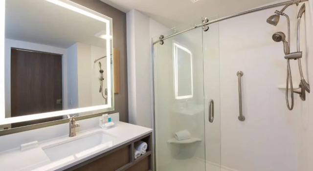 Четырёхместный номер Premium Hilton Garden Inn Grand Rapids East