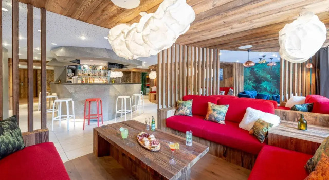 Hotel Eterlou, Забронировать Отель Мерибель-ле-Альё Лез-Аллю