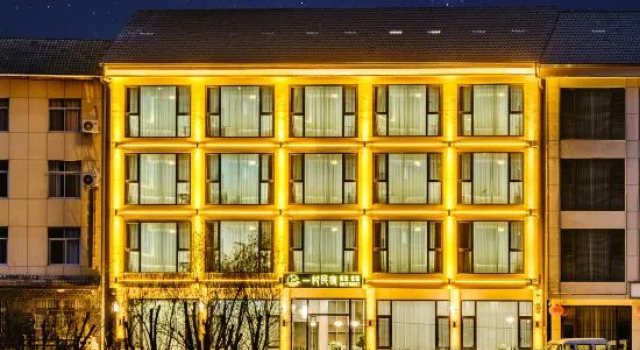 Yicun Light Luxury Boutique Homestay (Shennongjia Muyu Bus Terminal Store)