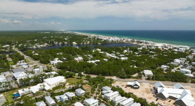 Коттедж с 4 комнатами Hiker House by Avantstay Beachy 4BR w/ Communal Pool + Porch