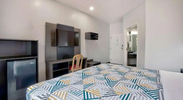 Номер Standard Motel 6-Benbrook, TX - Fort Worth