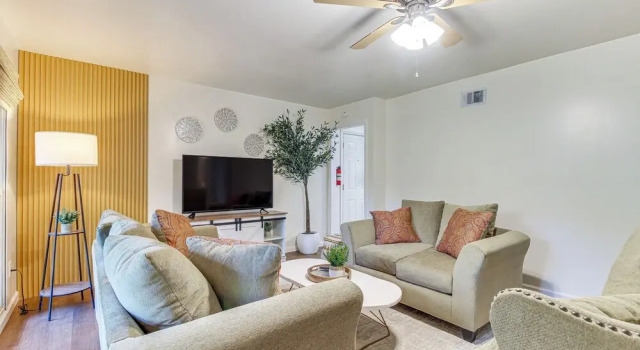 Garden City Home w/ Screened Porch: Near Savannah!