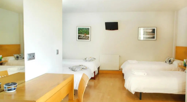Четырёхместный номер Standard Hotel Txintxua