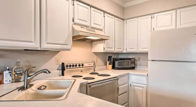 Апартаменты Chic Eden Condo w/ Pool Access < 5 Mi to Ski!