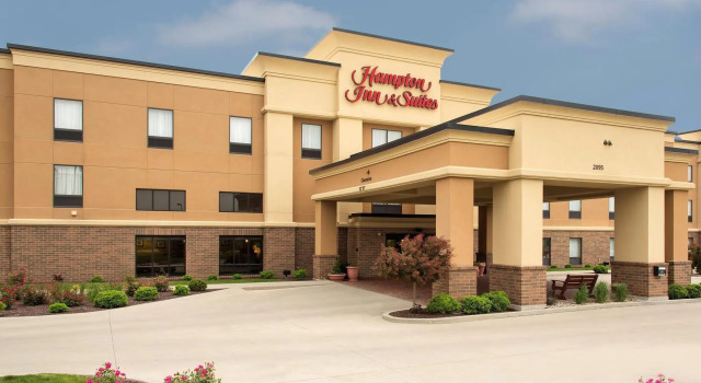 Кровать в общем номере Hampton Inn & Suites Crawfordsville