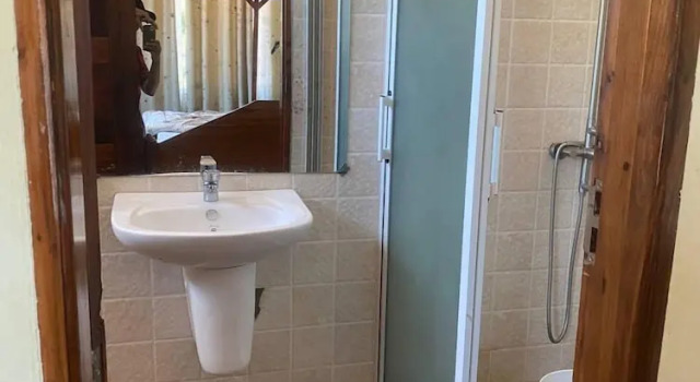 Номер Economy с балконом и с видом на озеро St Pauls Center buhabhugali, Kigoma