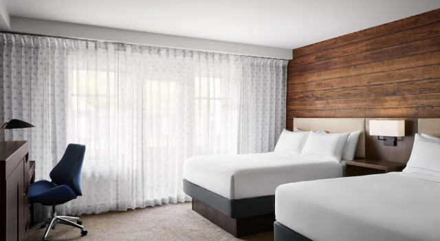 Четырёхместный номер Standard с балконом и с видом на внутренний двор Killington Mountain Lodge, Tapestry Collection by Hilton