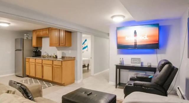 Апартаменты Midway Airport 2 Bedroom With Full Kitchen