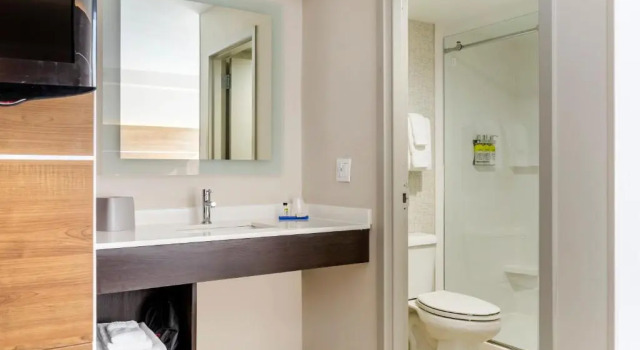 Люкс Holiday Inn Express Hotel & Suites Albuquerque Midtown by IHG
