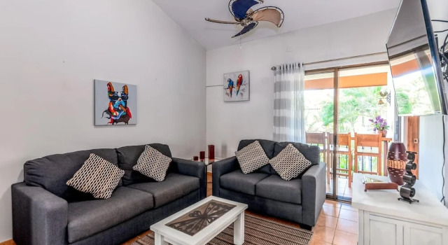 Bromelia 6 - 2 BR Condo Just 2 Blocks From Beach and Town